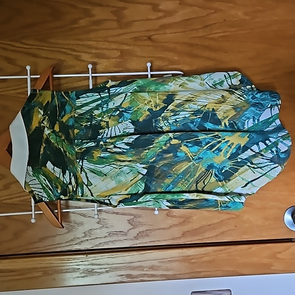 Rainforest inspired Mossimo top. Vibrant summer colors. Size S/P. - Picture 5 of 7